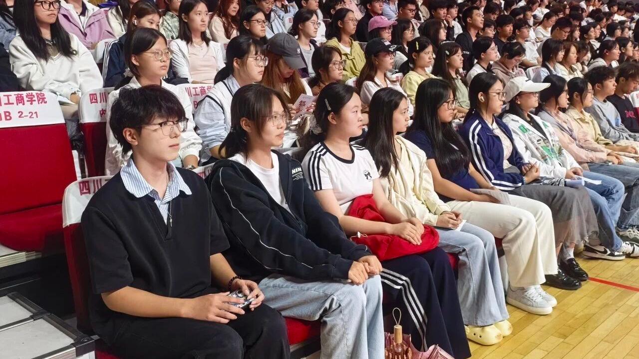 平安启航，青春护航｜2026级新生法治安全教育讲座开讲啦！