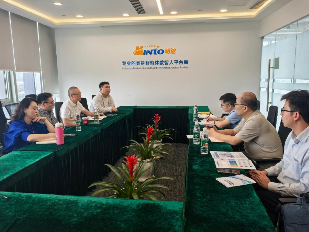 深化产教融合 聚力协同育人——人工智能与电子工程学院赴明途科技开展考察交流